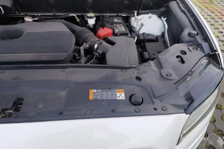 Used Lincoln Nautilus 2019 2.0T Two-Wheel Drive Luxury Edition China VI Standard Engine Bay Left
