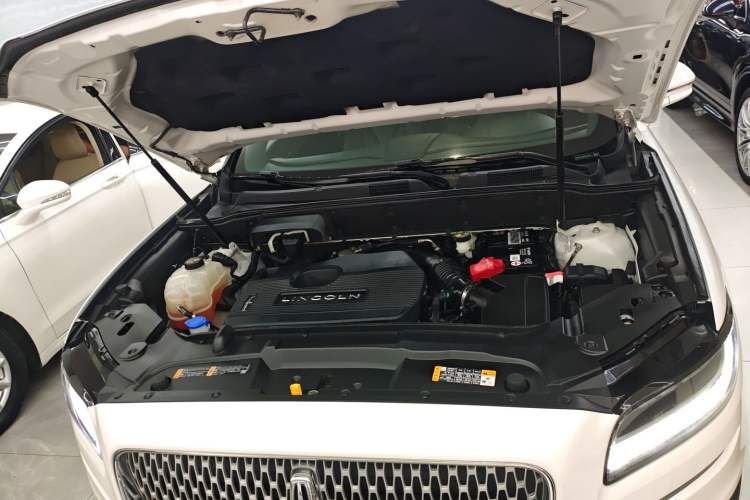 Used Lincoln Nautilus 2019 2.0T Four-Wheel Drive Zunya Edition China VI Standard Engine Bay
