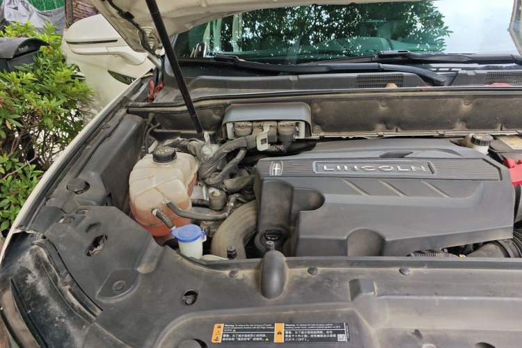 Used Lincoln Nautilus 2019 2.7T Four-Wheel Drive Prestige Edition China VI Standard Engine Bay Right