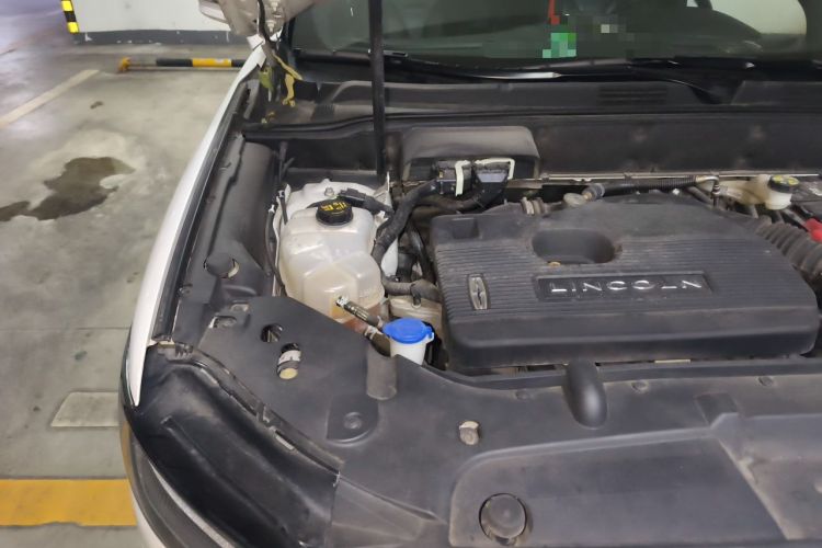 Used Lincoln Nautilus 2019 2.0T Two-Wheel Drive Luxury Edition China VI Standard Engine Bay Right