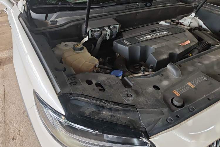 Used Lincoln Nautilus 2019 2.7T Four-Wheel Drive Prestige Edition China VI Standard Engine Bay Right