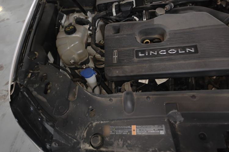Used Lincoln Nautilus 2019 2.0T Two-Wheel Drive Luxury Edition China VI Standard Engine Bay Right