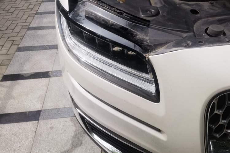 Used Lincoln Nautilus 2019 2.7T Four-Wheel Drive Prestige Edition China VI Standard Engine Bay Right