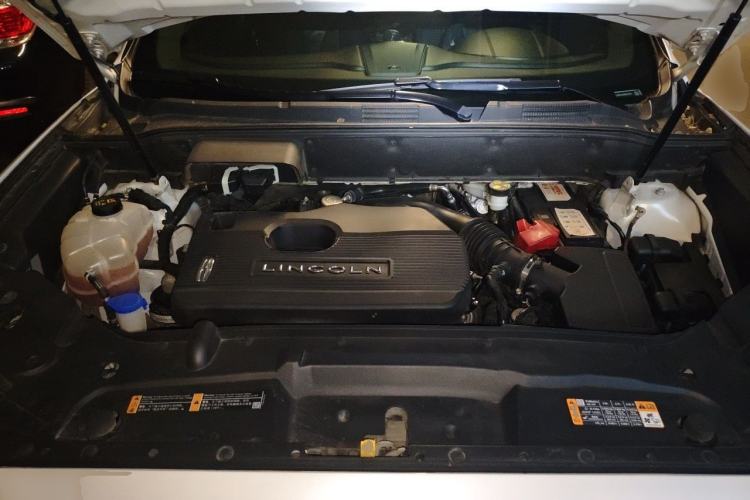 Used Lincoln Nautilus 2019 2.0T Four-Wheel Drive Zunya Edition China VI Standard Engine Bay