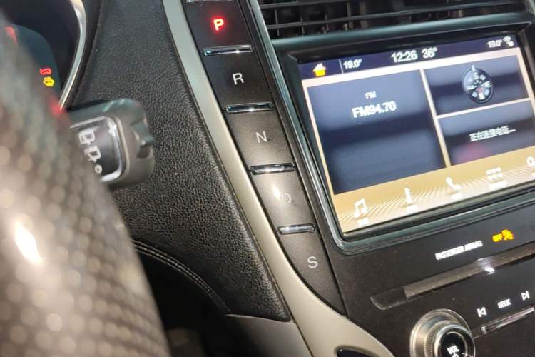 Used Lincoln Nautilus 2019 2.0T Two-Wheel Drive Luxury Edition China VI Standard Gear Lever