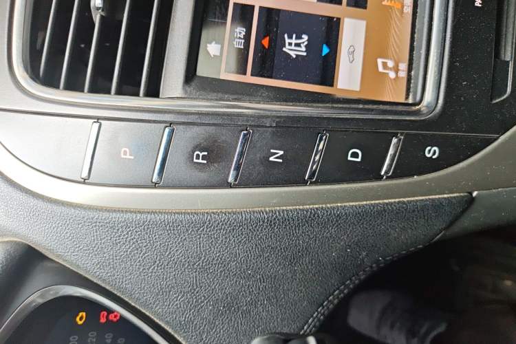 Used Lincoln Nautilus 2019 2.0T Two-Wheel Drive Luxury Edition China VI Standard Gear Lever
