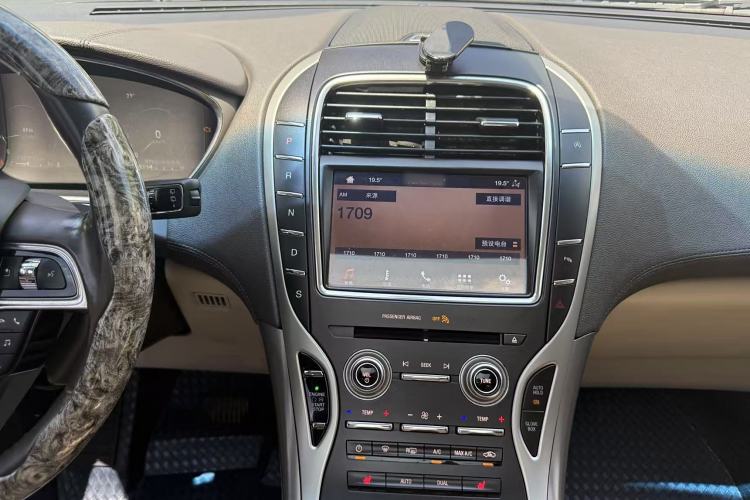 Used Lincoln Nautilus 2019 2.0T Two-Wheel Drive Luxury Edition China VI Standard Gear Lever