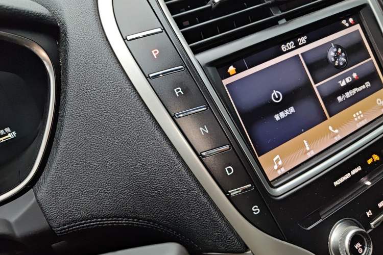 Used Lincoln Nautilus 2019 2.0T Two-Wheel Drive Luxury Edition China VI Standard Gear Lever