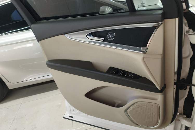 Used Lincoln Nautilus 2019 2.0T Two-Wheel Drive Luxury Edition China VI Standard Left Front Door Interior