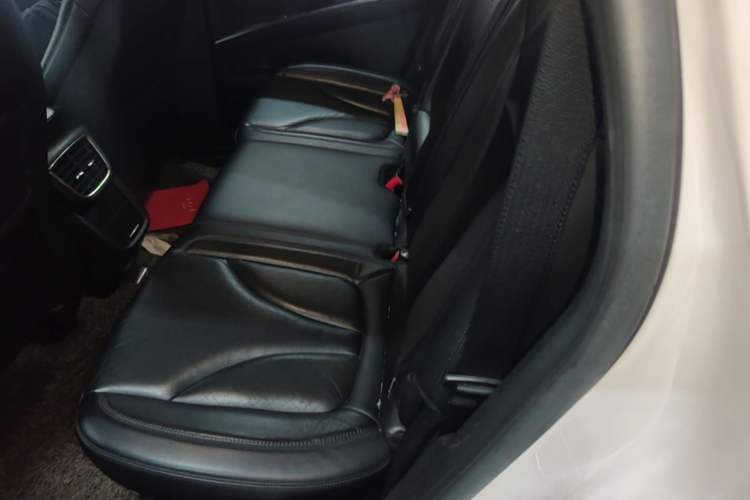 Used Lincoln Nautilus 2019 2.0T Two-Wheel Drive Luxury Edition China VI Standard Left Rear Seat