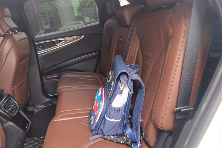 Used Lincoln Nautilus  Left Rear Seat