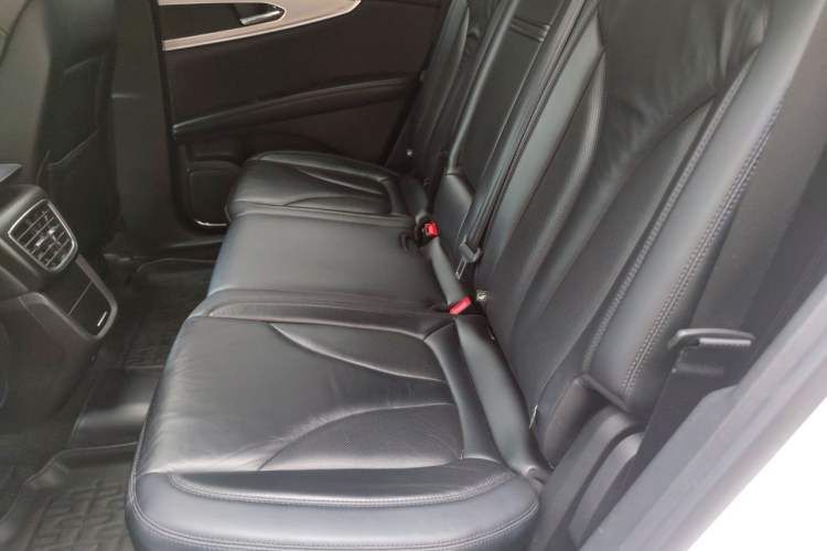 Used Lincoln Nautilus 2019 2.0T Two-Wheel Drive Luxury Edition China VI Standard Left Rear Seat