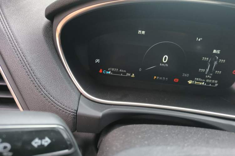 Used Lincoln Nautilus 2019 2.0T Two-Wheel Drive Luxury Edition China VI Standard Odometer Close Up