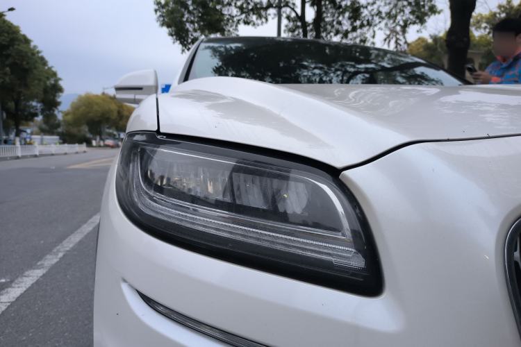 Used Lincoln Nautilus 2019 2.0T Two-Wheel Drive Luxury Edition China VI Standard Right Front Headlight