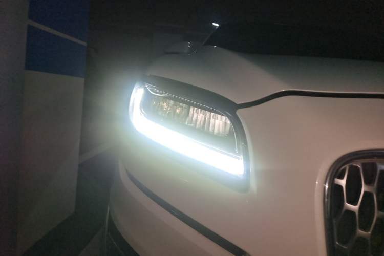 Used Lincoln Nautilus 2019 2.0T Four-Wheel Drive Zunya Edition China V Standard Right Front Headlight
