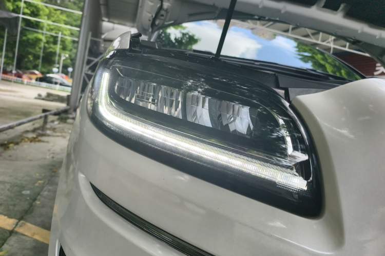 Used Lincoln Nautilus 2019 2.0T Four-Wheel Drive Zunya Edition China VI Standard Right Front Headlight