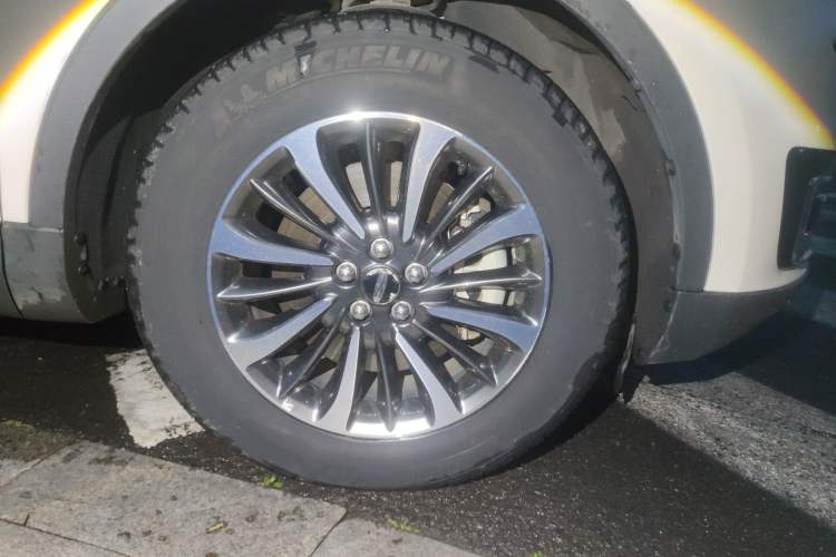 Used Lincoln Nautilus 2019 2.0T Two-Wheel Drive Luxury Edition China VI Standard Right Front Wheel Hub