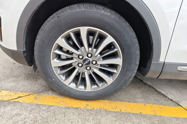 Used Lincoln Nautilus 2019 2.0T Two-Wheel Drive Luxury Edition China VI Standard Right Front Wheel Hub