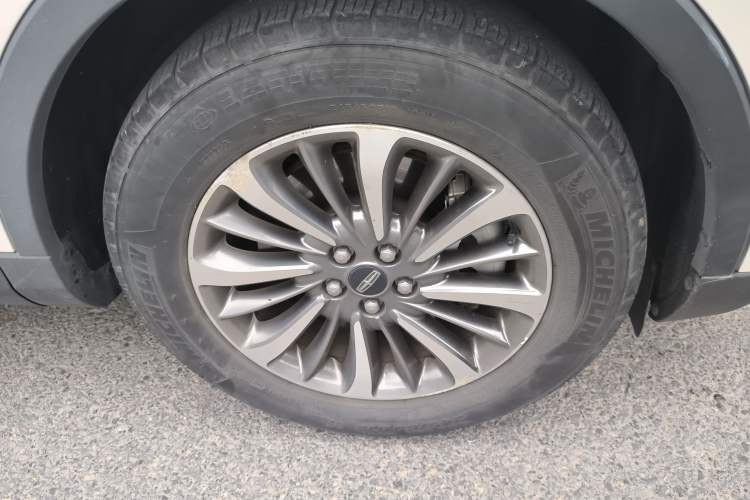 Used Lincoln Nautilus 2019 2.0T Two-Wheel Drive Luxury Edition China VI Standard Right Front Wheel Hub