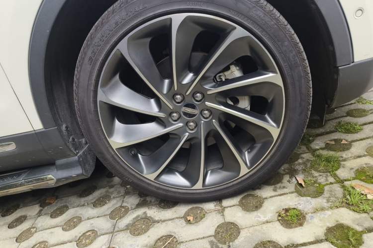 Used Lincoln Nautilus 2019 2.7T Four-Wheel Drive Prestige Version China V Emission Standard Right Front Wheel Hub