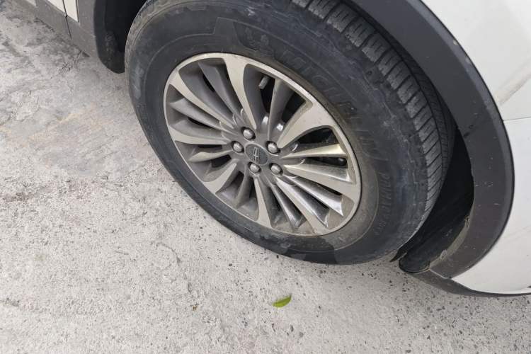 Used Lincoln Nautilus 2019 2.0T Two-Wheel Drive Luxury Edition China VI Standard Right Front Wheel Hub