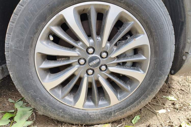 Used Lincoln Nautilus 2019 2.0T Two-Wheel Drive Luxury Edition China VI Standard Right Front Wheel Hub