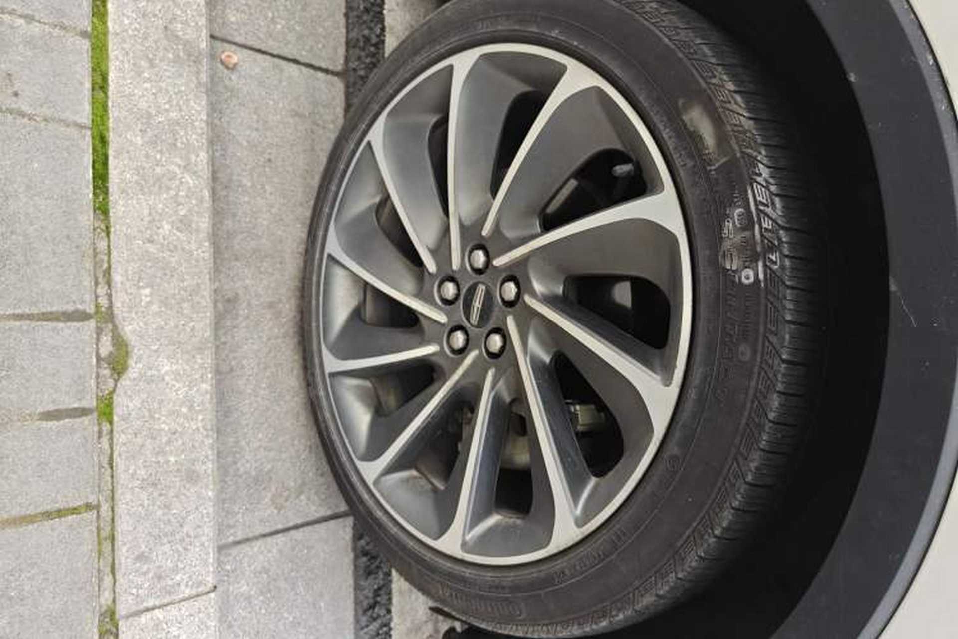 Used Lincoln Nautilus 2019 2.7T Four-Wheel Drive Prestige Edition China VI Standard Right Front Wheel Hub