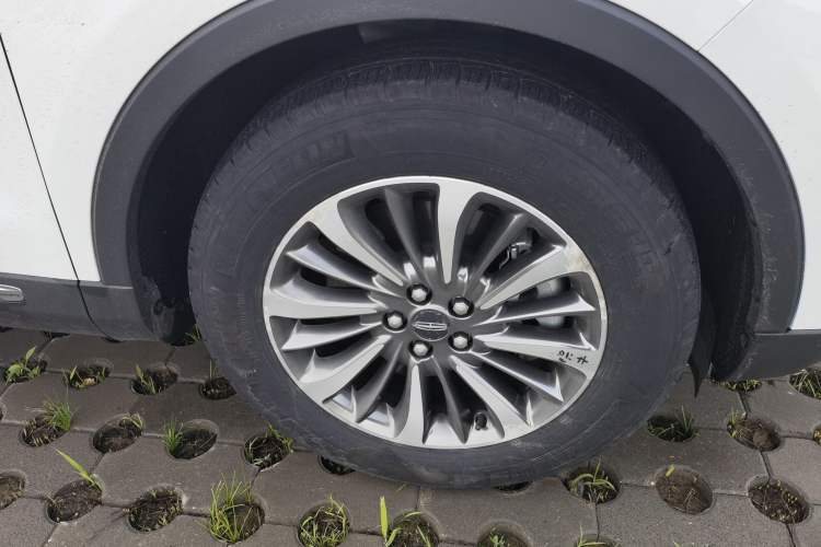 Used Lincoln Nautilus 2019 2.0T Two-Wheel Drive Luxury Edition China VI Standard Right Front Wheel Hub