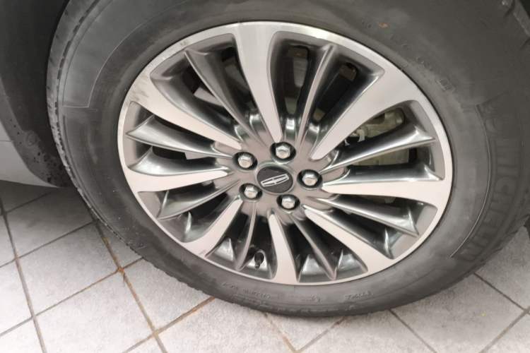 Used Lincoln Nautilus 2019 2.0T Two-Wheel Drive Luxury Edition China VI Standard Right Front Wheel Hub