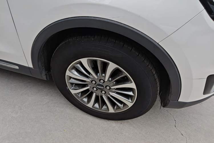 Used Lincoln Nautilus 2019 2.0T Two-Wheel Drive Luxury Edition China VI Standard Right Front Wheel Hub