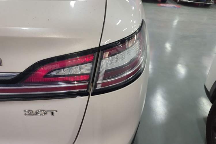 Used Lincoln Nautilus 2019 2.0T Two-Wheel Drive Luxury Edition China VI Standard Right Rear Taillight