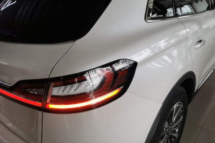 Used Lincoln Nautilus 2019 2.0T Two-Wheel Drive Luxury Edition China VI Standard Right Rear Taillight