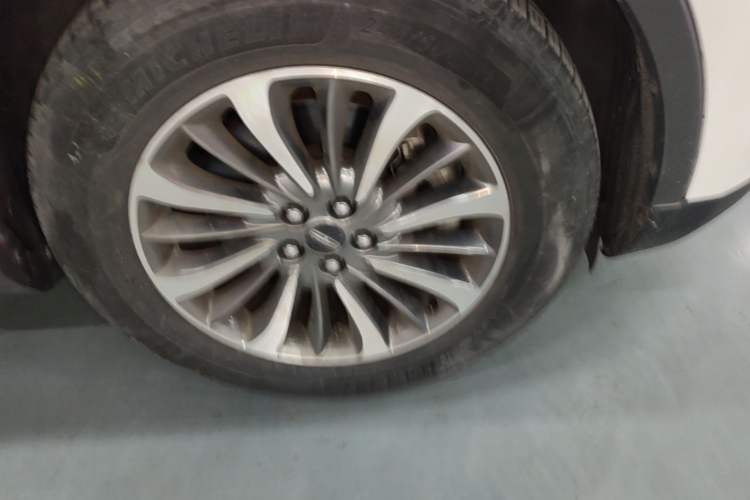 Used Lincoln Nautilus 2019 2.0T Two-Wheel Drive Luxury Edition China VI Standard Right Rear Wheel Hub