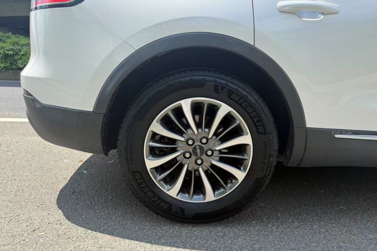 Used Lincoln Nautilus 2019 2.0T Two-Wheel Drive Luxury Edition China VI Standard Right Rear Wheel Hub