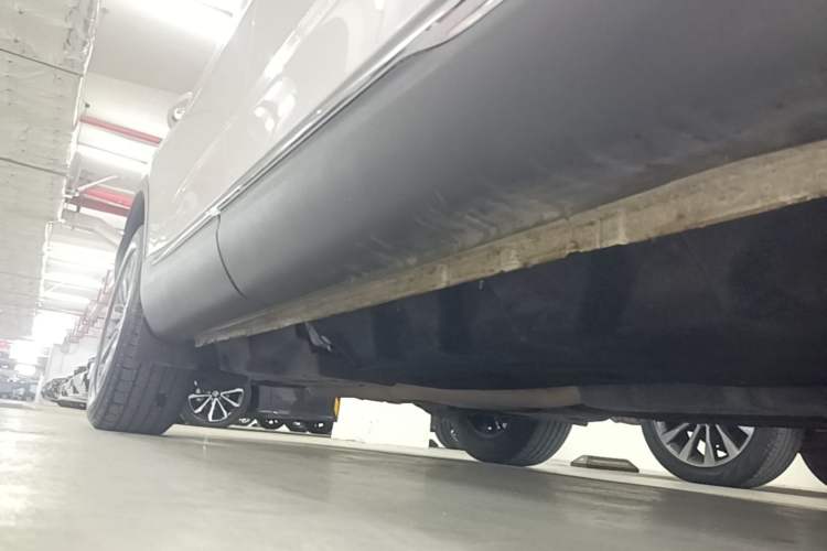Used Lincoln Nautilus 2019 2.0T Two-Wheel Drive Luxury Edition China VI Standard Right Side Sill