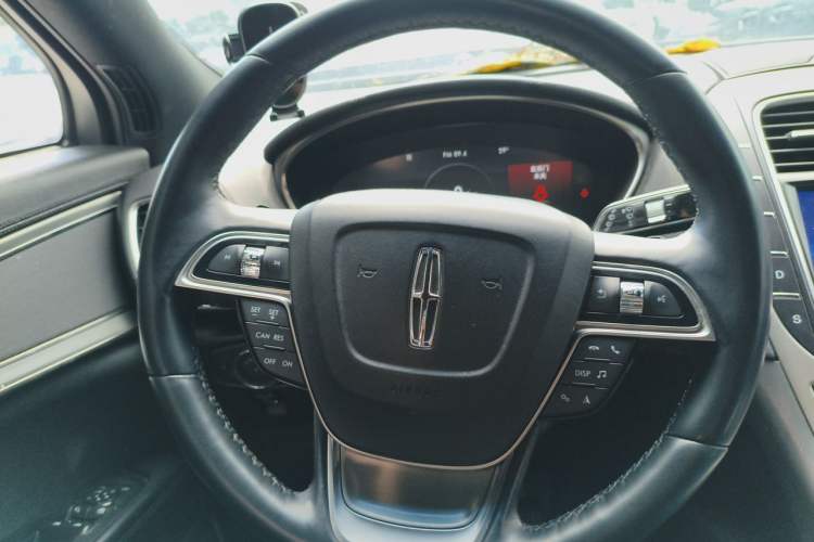 Used Lincoln Nautilus 2019 2.0T Two-Wheel Drive Luxury Edition China VI Standard Steering Wheel