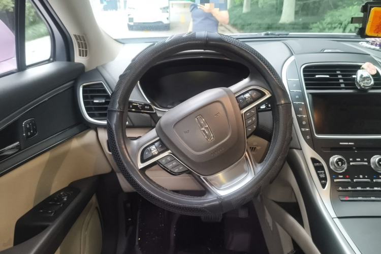 Used Lincoln Nautilus 2019 2.0T Two-Wheel Drive Luxury Edition China VI Standard Steering Wheel