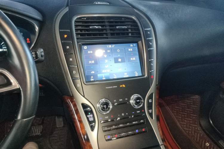 Used Lincoln Nautilus 2020 2.0T Four-Wheel Drive Luxury Edition Audio And AC Panel