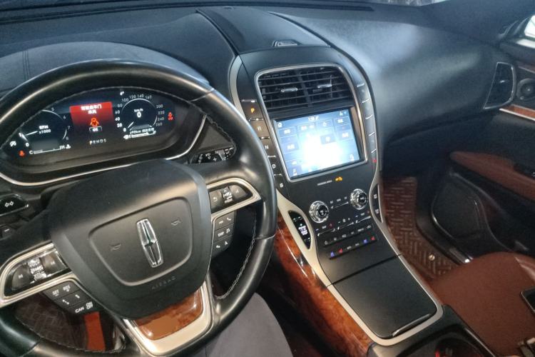 Used Lincoln Nautilus 2020 2.0T Four-Wheel Drive Luxury Edition Center Console