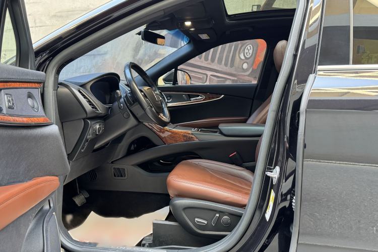 Used Lincoln Nautilus 2020 2.0T Four-Wheel Drive Luxury Edition Interior 4