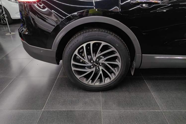 Used Lincoln Nautilus 2020 2.0T Four-Wheel Drive Luxury Edition Right Rear Wheel Hub