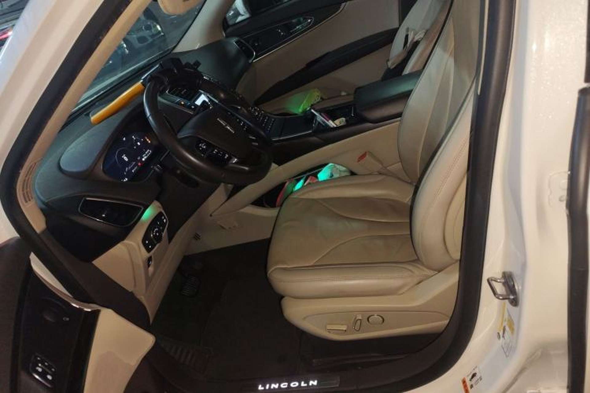 Used Lincoln Nautilus 2020 2.0T Four-Wheel Drive Luxury Edition Left Front Seat