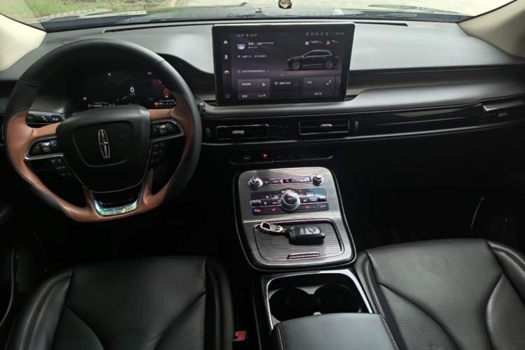 Used Lincoln Nautilus 2021 2.0T Four-Wheel Drive Luxury Edition Center Console