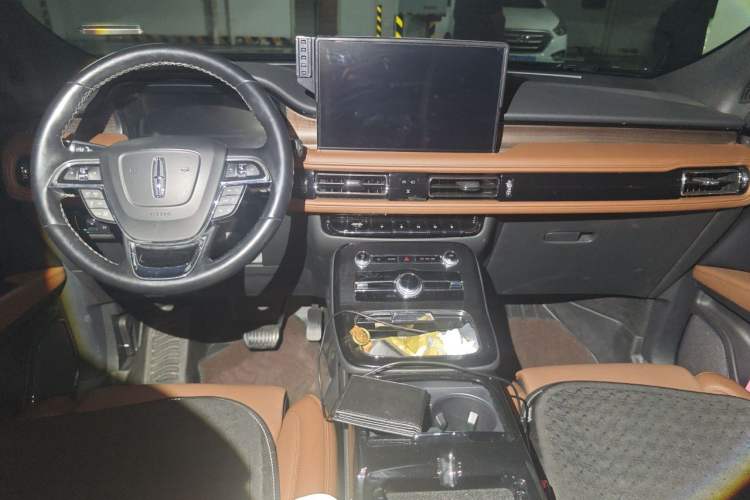 Used Lincoln Nautilus 2021 2.7T Four-Wheel Drive Prestige Edition Center Console