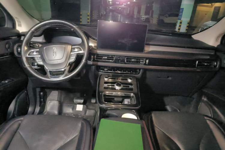 Used Lincoln Nautilus 2021 2.0T Four-Wheel-Drive California Coast Limited Edition Center Console