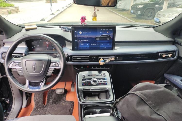 Used Lincoln Nautilus 2021 2.0T Four-Wheel Drive Luxury Edition Center Console