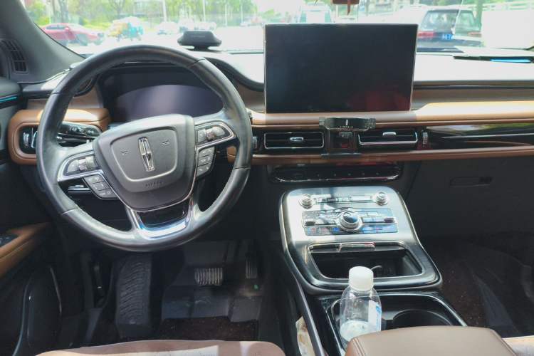 Used Lincoln Nautilus 2021 2.0T Four-Wheel Drive Luxury Edition Center Console