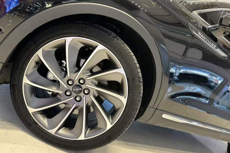 Used Lincoln Nautilus 2021 Revised Version 2.7T Four-Wheel Drive Prestige Edition Exterior 3