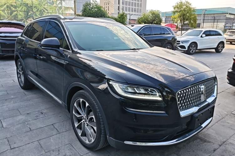 Used Lincoln Nautilus 2021 2.0T Four-Wheel Drive Luxury Edition Front Right 45 Deg
