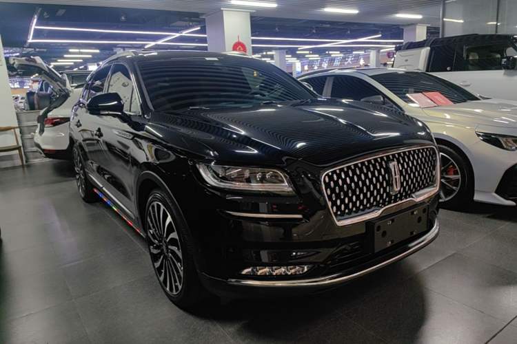 Used Lincoln Nautilus 2021 2.7T Four-Wheel-Drive Presidential Edition Front Right 45 Deg